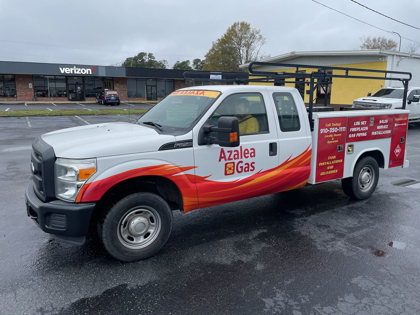 Image of azales gas' service truck